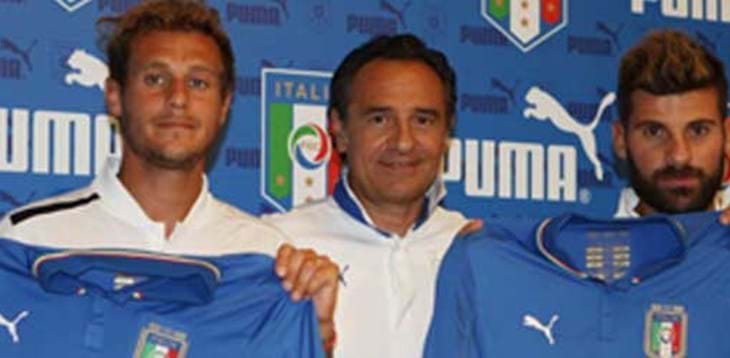 Azzurri in campo a Berna con la maglia celebrativa di Spagna 1982