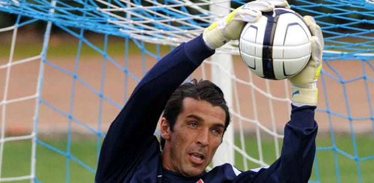Buffon costretto a saltare la prima gara tifa per Sirigu: “Forza Salvatore, forza Italia”