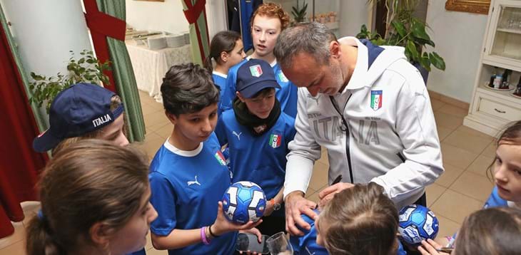 “Azzurre per un giorno” a Novarello, dove la squadra prepara il doppio match europeo
