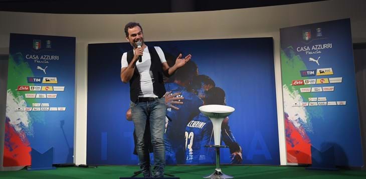 Tante risate a ‘Casa Azzurri’ con il comico Andrea Perroni