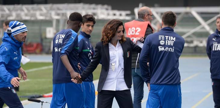 Panico sconfitta all’esordio sulla panchina azzurra. Annullato un rigore grazie alla VAR