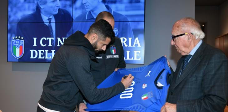 Gli Azzurri donano al Museo del Calcio la maglia celebrativa dell'800ª gara della Nazionale