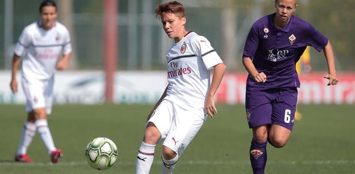 Il Sassuolo ospita la Fiorentina, nel posticipo il Milan fa visita all’Hellas
