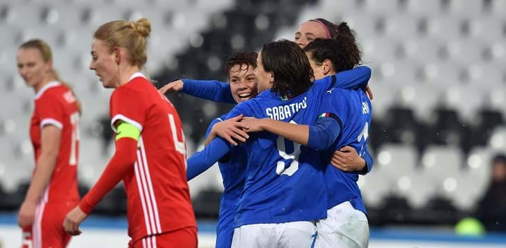 La neve non ferma la marcia dell’Italia: show di Mauro, le Azzurre battono 2-0 il Galles