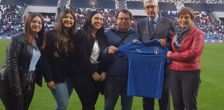 Reggio Emilia si tinge d'Azzurro: premiato in campo l'Istituto vincitore del concorso