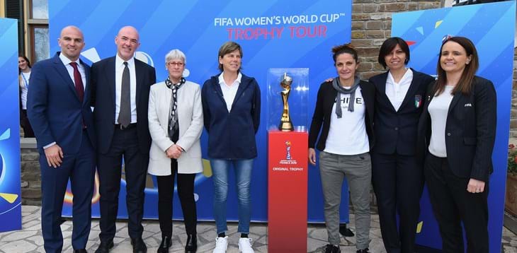 La Coppa del Mondo ospite d’onore a Coverciano. Bertolini: “Emozionante essere oggi qui”