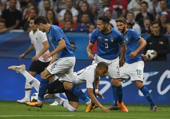 Dopo Chiellini, out anche De Sciglio: sarà sostituito da D'Ambrosio. Domani il raduno degli Azzurri a Bologna
